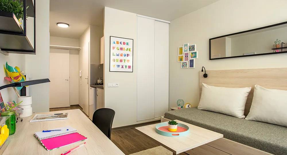 LE CASTEL B