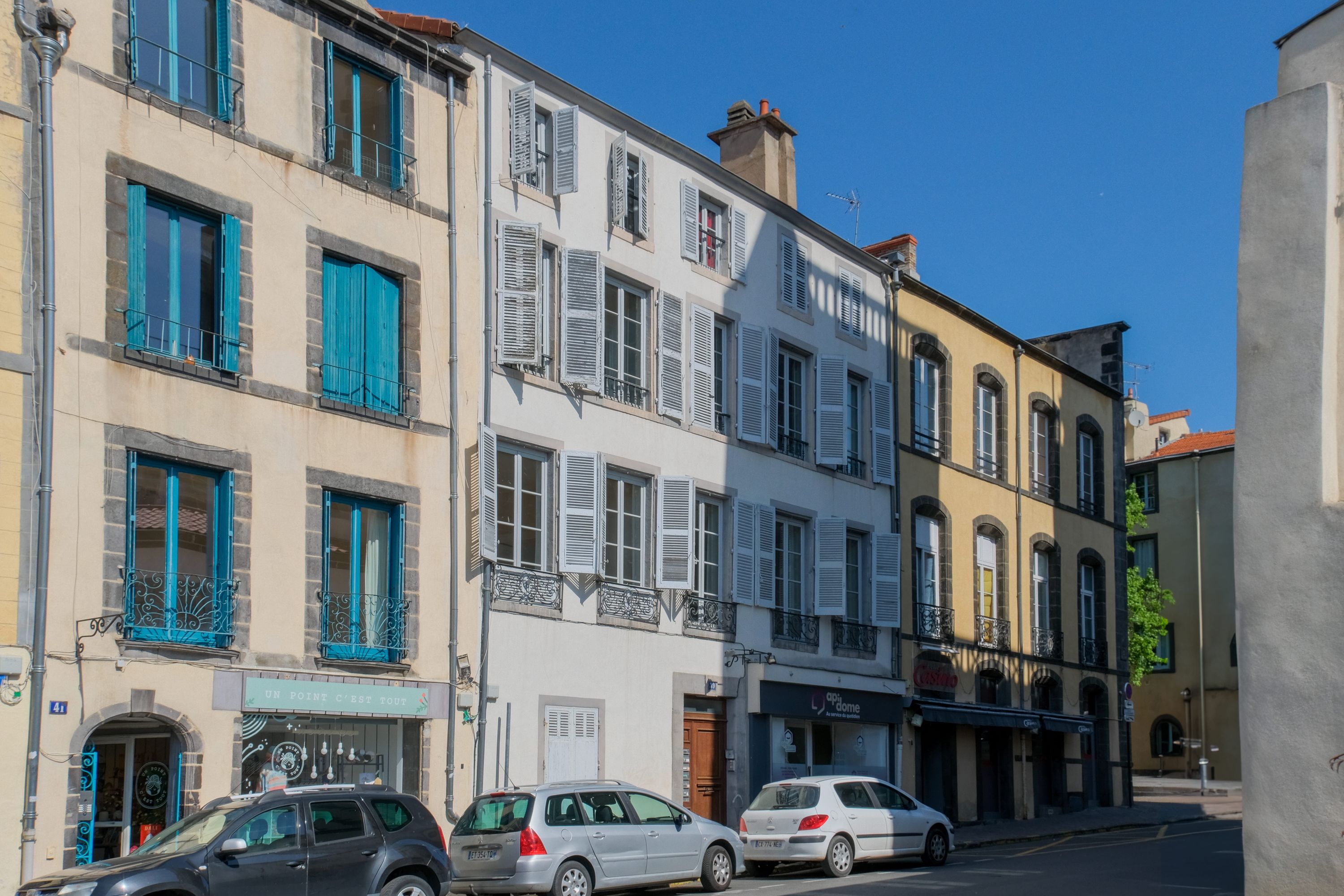 RIOM : rue du Commerce