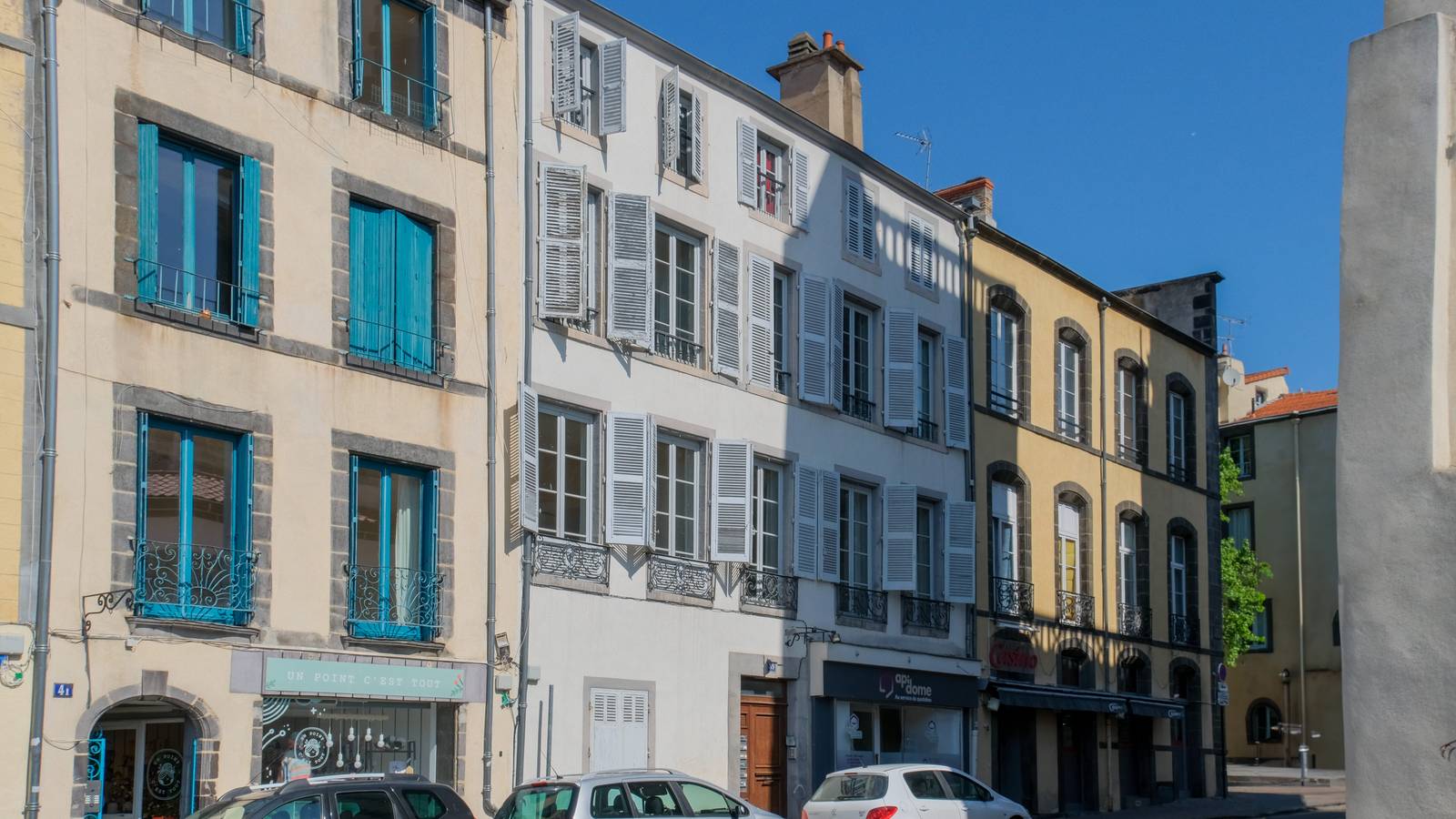 RIOM : rue du Commerce