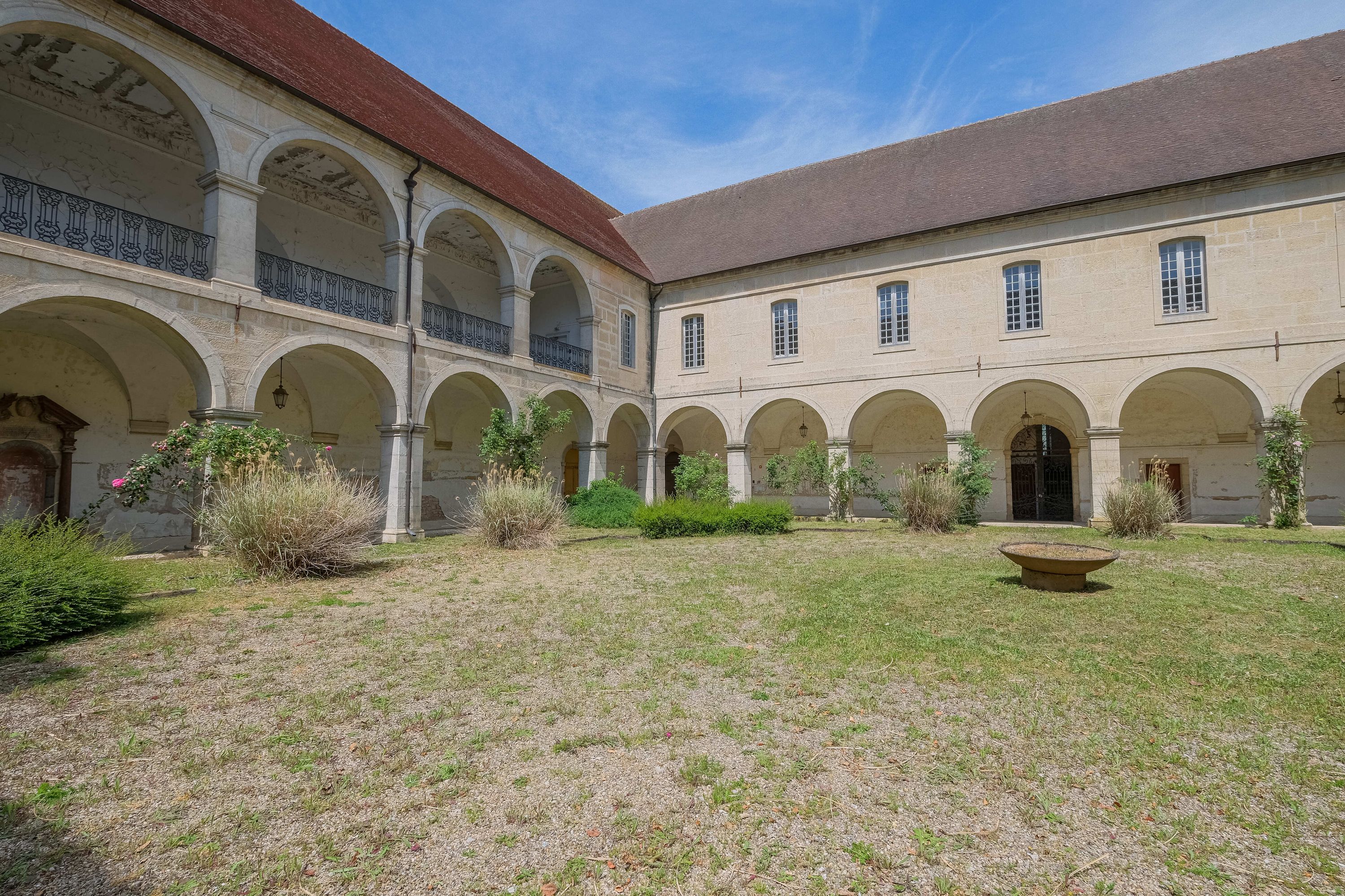 DOLE : Le Cloître des Cordeliers