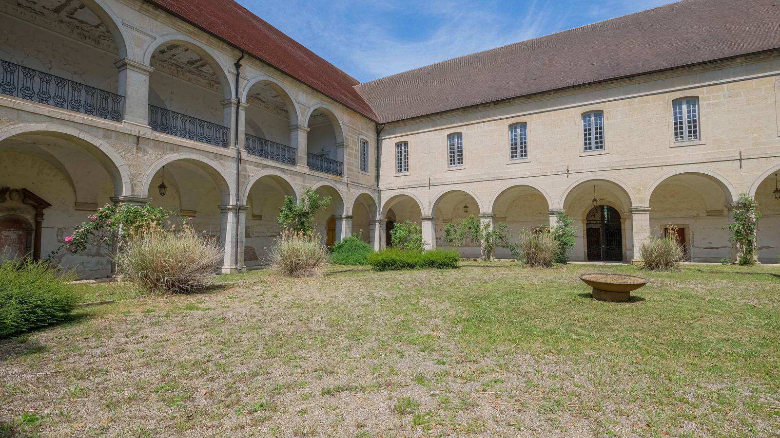 DOLE : Le Cloître des Cordeliers