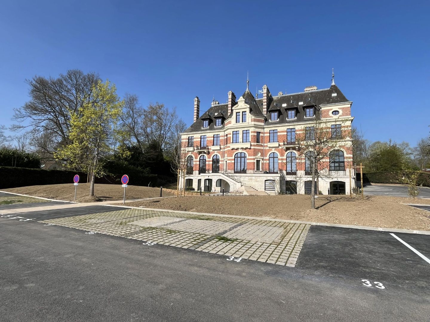 Le Château de la Roseraie