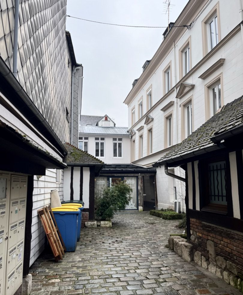 RUE LE NOSTRE